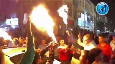 بالشماريخ.. الجماهير المصرية تحتفل بفوز الأرجنتين