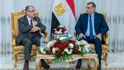 وزيرا الإنتاج الحربى والكهرباء يتفقدان أول إنتاج للحارقة (ولاعة لمحطات توليد الكهرباء)