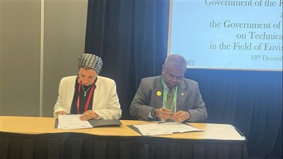 وزيرة البيئة ووزير الدولة للبيئة بالمالديف يوقعان مذكرة تفاهم للتعاون المشترك