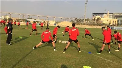 منتخب الشباب يؤدي المران الأول علي الملعب الفرعي بالدفاع الجوي