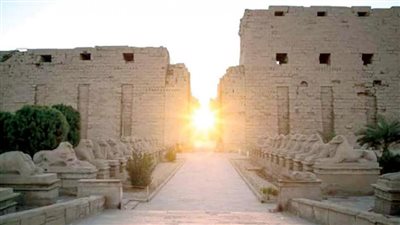 خبير أثري: الانتهاء من 95 % من مشروع ترميم الأعمدة الكبرى بمعبد الكرنك بأياد مصرية