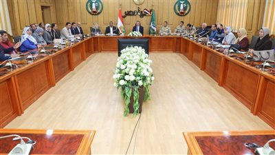 محافظ المنوفية يستعرض الموقف التنفيذى لمشروعات المبادرة الرئاسية 