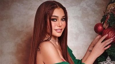 بـ ألوان شجرة الكريسماس هيفاء وهبي تحتفل برأس السنة الميلادية في جلسة تصوير جديدة