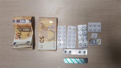 ضبط شخص لمحاولته تهريب مبالغ مالية من العملات وأقراص مخدرة بميناء القاهرة