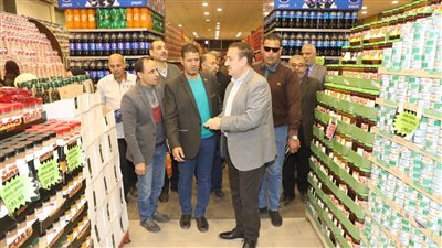 محافظ المنوفية يتفقد منافذ السلع الغذائية والسلاسل التجارية للتأكد من ضبط الأسعار 