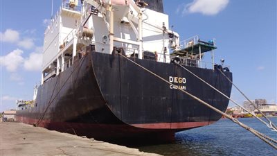 شحن 6100 طن صودا ك أو ية وتفريغ 7250 طن رخام بميناء غرب بورسعيد