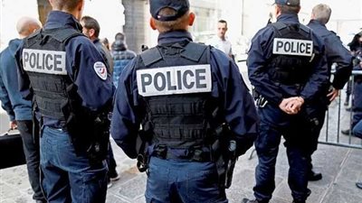 الداخلية الفرنسي تعلن اعتقال منفذ هجوم باريس.. تفاصيل