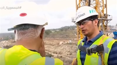 التماسيح في كل مكان.. شاهد تأمين المصريين في سد جوليوس نيريري