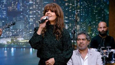 غدًا.. المطربة حنان نجمة التسعينات تكشف سر اعتزالها في 