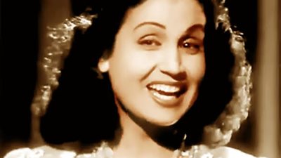 يوسف وهبي أسند إليها البطولة الأولى وحاصرتها الضرائب واعتزلت الفن.. ما لا تعرفه عن نور الهدى في عيد ميلادها 