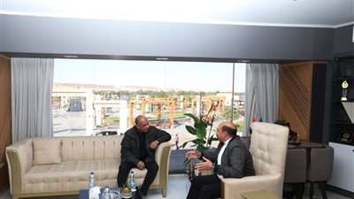 وزير قطاع الأعمال يوصي باستغلال الأصول المملوكة للشركات التابعة بمحافظة اسوان