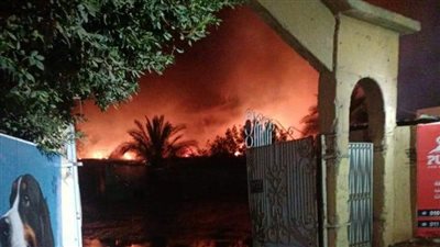 اندلاع حريق ضخم بمزرعة في العبور (صور)