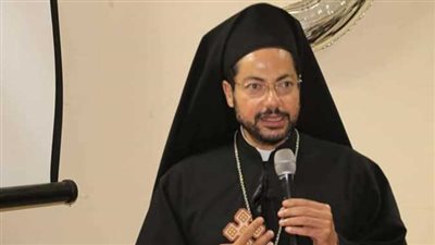 نائب بطريرك الكاثوليك: العالم يمر بفترات عصيبة.. ويد الله أكبر