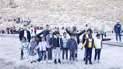 بالتعاون بين 