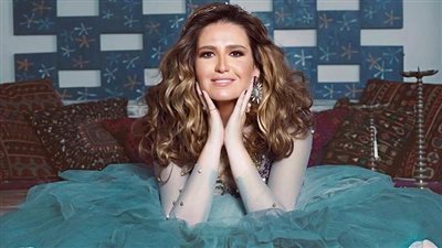 هنا شيحة تنشر صورة لها برفقة نجلها