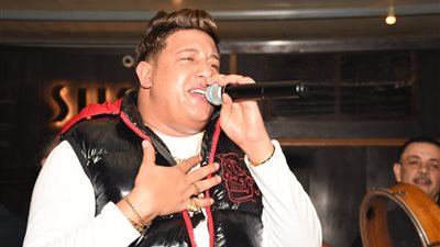 حمو بيكا يشعل الكريسماس بأحد كافيهات التجمع بحضور نجوم المجتمع (صور) 