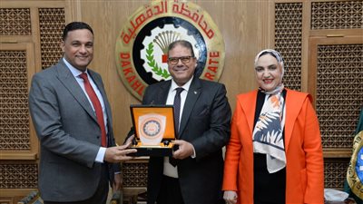 محافظ الدقهلية يكرم وكيل وزارة الشباب والرياضة لبلوغه سن المعاش