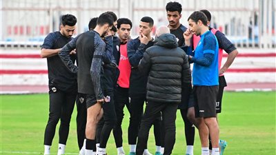 بعد التعادل أمام المقاولون.. جلسة مطولة تجمع فيريرا بلاعبي الزمالك 