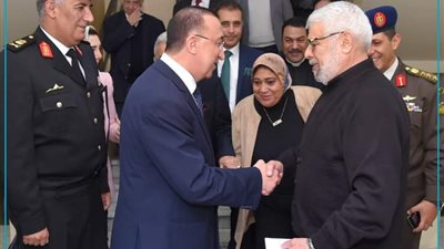 محافظ الإسكندرية يهنئ الأخوة الأقباط بعيد الميلاد المجيد (صور)