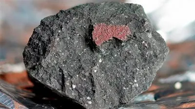 تفاصيل اكتشاف معدنين لم يسبق لهما مثيل على الأرض داخل نيزك (فيديو)