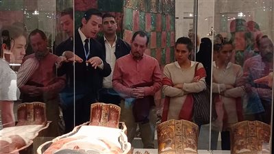 القائم بأعمال السفير الأمريكي في القاهرة وعائلته في زيارة لأحد متاحف مصر الكبرى 
