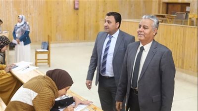 بدء امتحانات الترم الأول بكلية التجارة بجامعة جنوب الوادي