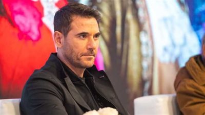 تفاعل الجمهور مع وضع أحمد عز بصمته على حائط المشاهير في موسم الرياض (صور)