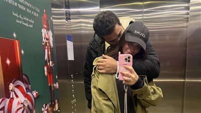 كريم فهمي مع زوجته معلقًا: 