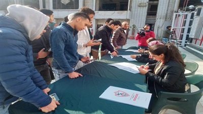 جماهير الزمالك تتوافد على مقر النادي للتسجيل في كشوف السفر إلى أسوان