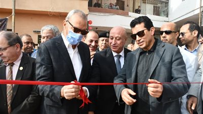 وزير الرياضة يفتتح ملعبا قانونيا وآخر متعددا بنادي القناطر الخيرية 
