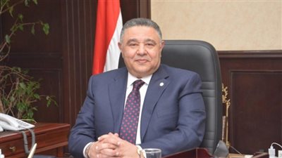 محافظ البحر الأحمر يكشف تفاصيل الفيديو المتداول لشخص يلقي زجاجات فارغة بشواطئ الغردقة