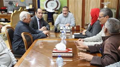 محافظ المنوفية يلتقي وفد قرية تلوانة لرغبتهم في التبرع بقطعة أرض لإنشاء مستشفى