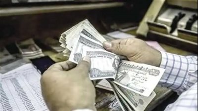 هل تدفع الأزمة الاقتصادية الحكومة لتخفيض مرتبات الموظفين؟