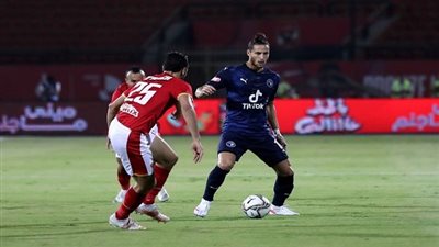 كم عميلًا مزدوجًا في مباراة الأهلي وبيراميدز الليلة؟