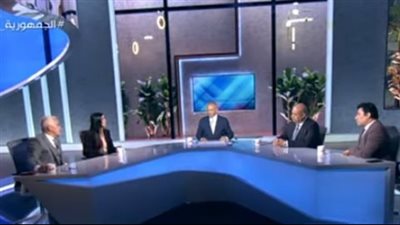 مشادة ساخنة على الهواء بسبب ترتيب الزوج في حضانة الأطفال (فيديو)