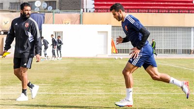 تدريبات منفردة لثنائي الأهلي على هامش مران اليوم