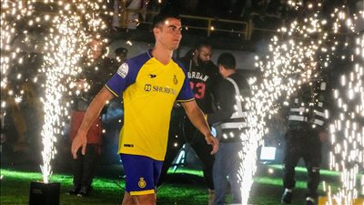 احتفال كريستيانو رونالدو الشهير يتواجد في مباراة الهلال والاتحاد (فيديو)