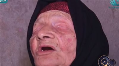 الحاجة نقاوة أقدم محفظة قرآن كريم بالغربية: نفسي أزور النبي 