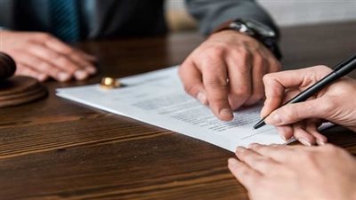 محامية: رفع الرجل قضية لفسخ عقد الزواج “إهانة له”