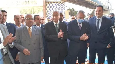 سلع مخفضة 30%.. وزير التموين يفتتح 