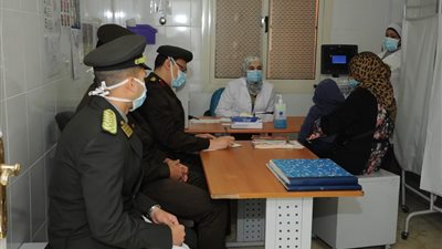 القوات المسلحة تنظم قافلة طبية بمدينة الأسمرات 