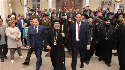محافظ الدقهلية والقيادات الأمنية والتنفيذية يقدمان التهنئة للأقباط بالكنائس