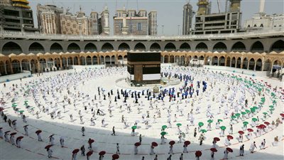 هل يجوز عمل عمرة لشخصين متوفيين؟