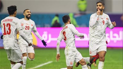 البحرين تتخطي قطر وتضع قدمًا ونصف في نصف نهائي كأس الخليج العربي