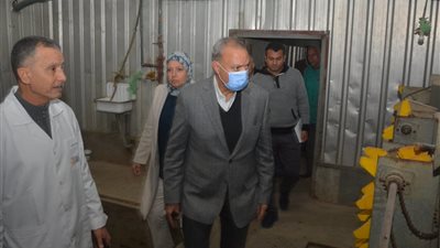 محافظ القليوبية يتفقد مشروع الـ 30 مليون بيضة بالخانكة