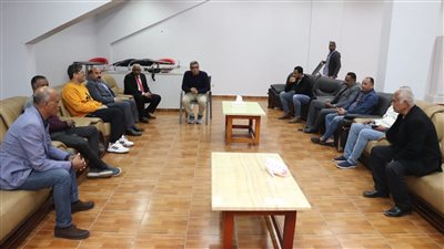 أشرف عطية يلتقي بلاعبين أسوان ويطالبهم بالحفاظ على استقرار الفريق (فيديو)