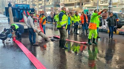 الأمطار الغزيرة تغرق الإسكندرية في ساعات.. و20 صورة تظهر تعامل المسؤولين مع الأزمة 