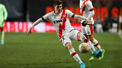  مفاجأة.. نجم رايو فاليكانو مطلوب في الدوري الإنجليزي