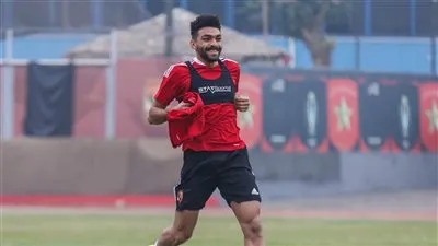 ظهور أول لـ صفقة الأهلي الجديدة على دكة البدلاء.. وأحمد الشيخ يدعم المصري