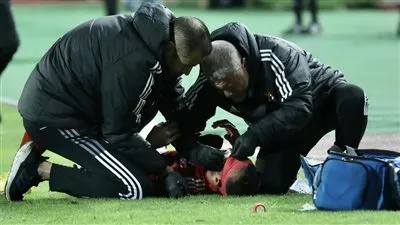 عاجل.. أفشة يتعرض لإصابة قوية أمام المصري